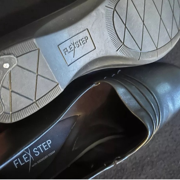 Women’s Flex Step with Memory Foam Black Shoes 8M - Picture 3 of 3